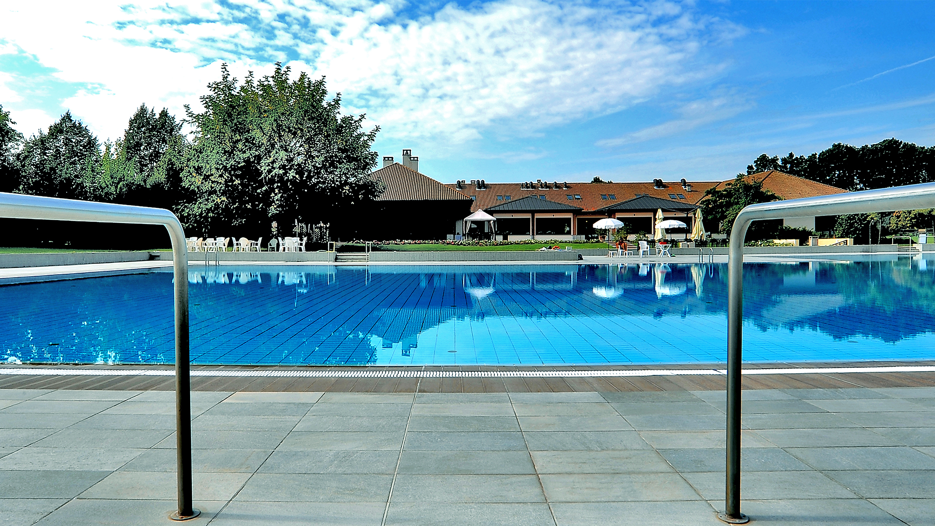 With a view of the sky. Poolside with Panaria Ceramica