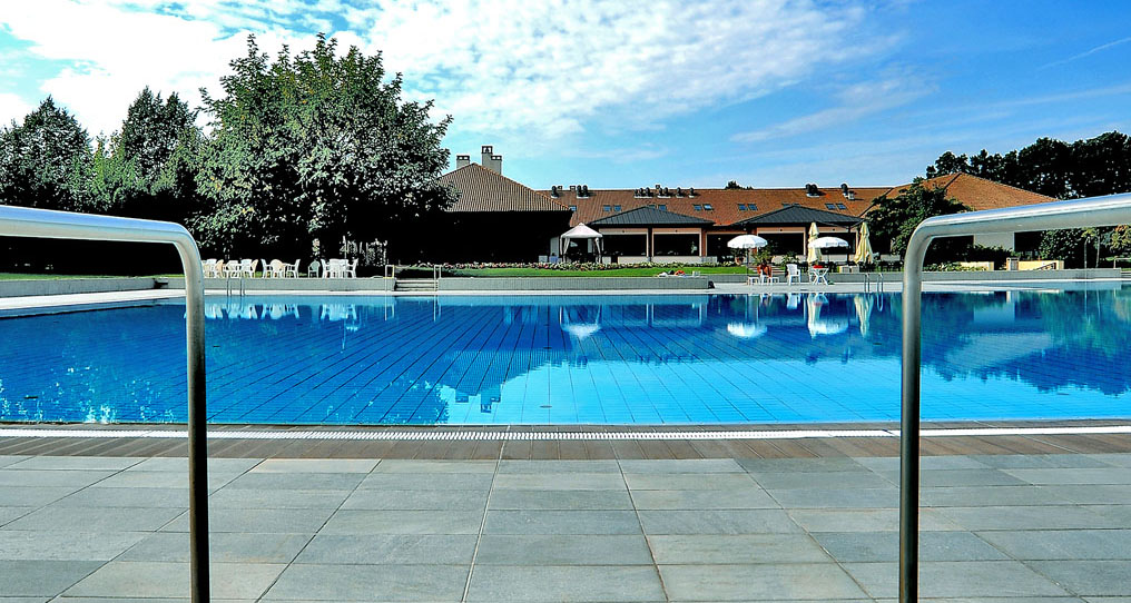 With a view of the sky. Poolside with Panaria Ceramica
